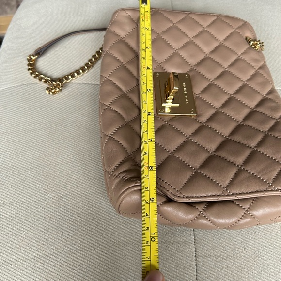 Michael Kors Quilted Leather Sloan Handbag. - Picture 10 of 12